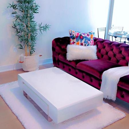 Luxury 2 Bedroom Condo Торонто Екстериор снимка