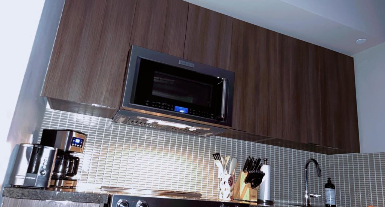 Luxury 2 Bedroom Condo Торонто Екстериор снимка